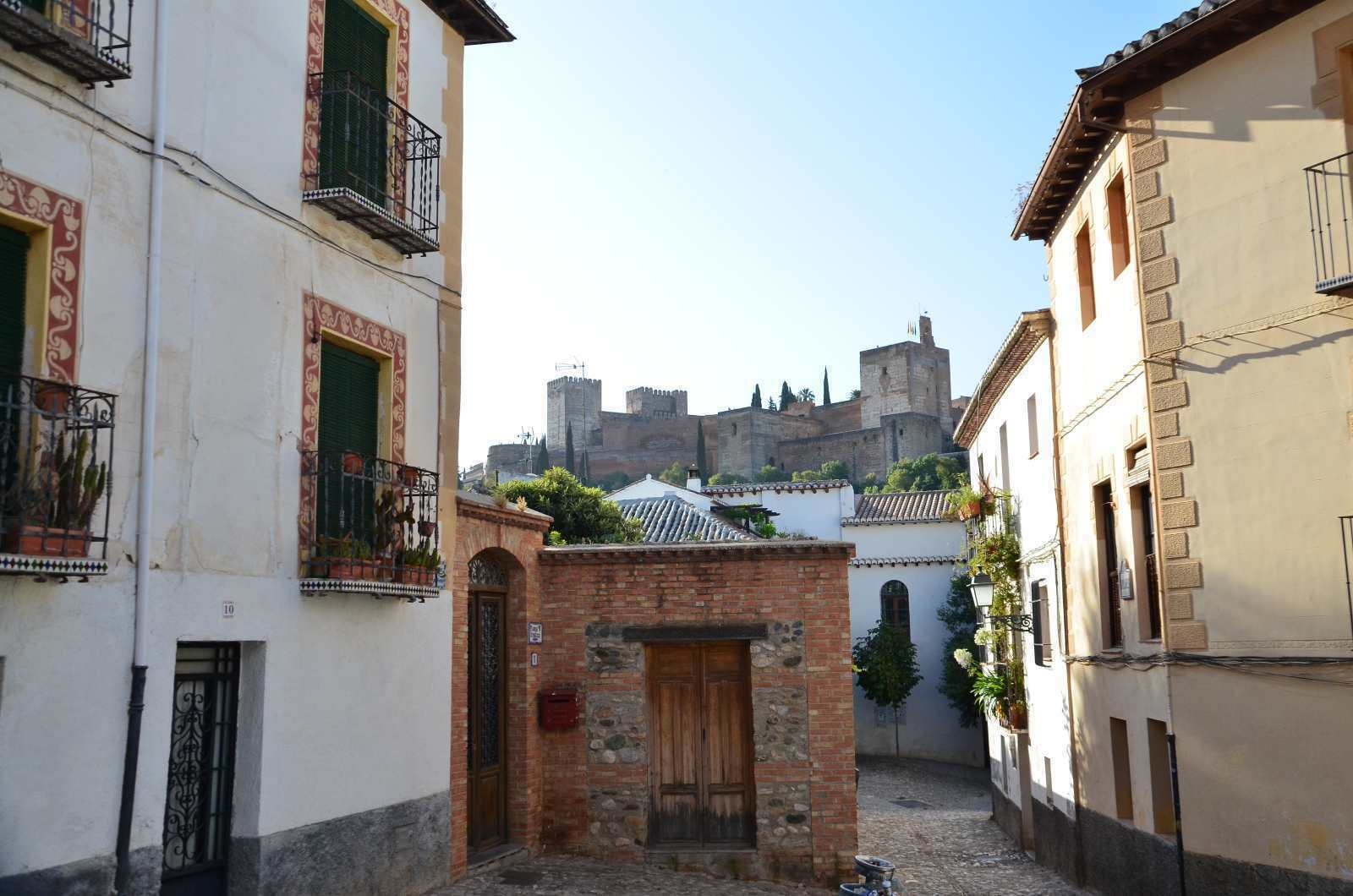 • Granada Gezilecek Yerler Listesi